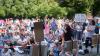 Zwischen 1200 bis 1500 Demonstranten kamen zur Demo in Augsburg, die unter dem Motto "Fest für Freiheit und Frieden" stand