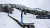 Winter im Allgäu. Im Oberjoch sind die Skipisten mit dem ersten Schnee bedeckt. Die Bahnen starten ab Mitte Dezember 2023, so wie heir am Grenzwieslift