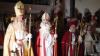 Trotz verschneiter Anfahrt kamen 40 Nikolaus-Darsteller zum 11. Treffen samt Gottesdienst nach Missen. Nur der Festprediger, der emeritierte Benediktiner-Abt Notker Wolf, schaffte es nicht. Schon sein Flugzeug aus Italien landete mit Verspätung in München. Dort bremste ihn ein Stau endgültig aus.