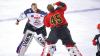 Die spektakulären Bilder von der Torwart-Prügelei in der Deutschen-Eishockey-Liga DEL vom Sonntag (18.12.2023). Niklas Treutle von den Nürnberg Ice Tigers in weiß, Tobias Ancicka von den Kölner Haien in rot.