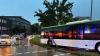 Am Mittwochabend ist an einer Kreuzung in Kempten die Ampel ausgefallen. Daraufhin kam es zu einem Unfall zwischen einem Lastwagen und einem Bus. Fünf Menschen wurden leicht verletzt, der Schaden beläuft sich auf etwa 75.000 Euro.