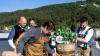 Bei der Privatbrauerei Zötler in Rettenberg zapften Festwirt Klaus Richter und Oberbrügermeister Thomas Kiechle die ersten beiden Fässer von Zötler und Engelbräu an. Den Stadträten schmeckte das frische Bier sichtlich.
