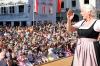 Sing- und Musikschulleiterin Konstanze Kraus dirigiert in diesem Jahr wieder die Buben und Mädchen beim Singen auf dem Marktplatz in Memmingen. Sie ist auch im Kinderfestausschuss.