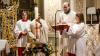 In der Basilika St. Lorenz in Kempten wurden in der Osternacht vier junge Christen von Domkapitular Thomas Rauch getauft.