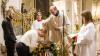 In der Basilika St. Lorenz in Kempten wurden in der Osternacht vier junge Christen von Domkapitular Thomas Rauch getauft.