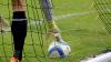 Der Fußball macht im Winter 2020/21 keine Pause - der Ball rollt in DFB-Pokal und Bundesliga weiter.
