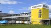 Nach Angaben der Gewerkschaft Verdi sollen sich rund 300 der 1800 Amazon-Mitarbeiter in Graben in Quarantäne befinden. Viele davon seien mit Corona infiziert. Der Versandriese weist die Behauptung hingegen scharf zurück.
