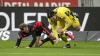 Der BVB hebt nicht so richtig ab: Der Frankfurter Erik Durm (l) und Dortmunds Nico Schulz im Zweikampf.