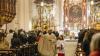 In der Basilika St. Lorenz in Kempten wurden in der Osternacht vier junge Christen von Domkapitular Thomas Rauch getauft.