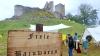 Zum Mittelalterfest haben die Burgfreunde auf die Burgruine geladen, um in die Welt der Ritter, Burgfräulein, Burschen und Mägde einzutauchen.