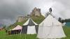 Zum Mittelalterfest haben die Burgfreunde auf die Burgruine geladen, um in die Welt der Ritter, Burgfräulein, Burschen und Mägde einzutauchen.