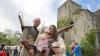 Zum Mittelalterfest haben die Burgfreunde auf die Burgruine geladen, um in die Welt der Ritter, Burgfräulein, Burschen und Mägde einzutauchen.