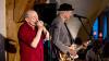 Das Konzert von Abi Wallenstein und Henry Heggen im Bluescafe ist seit Wochen ausverkauft. Einer ihrer treuestens Fans ist Gerlinde Stief. Für die 92-Jährige stellten sich die Bluesmusiker zusammen mit Ludwig Seuss und Martin Wichmann sowie Klecks-Chef Gerhard Zipperlen zum Gruppenbild.