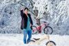 Glücklich und zufrieden: Ines Thoma erwartet ihr erstes Baby voller Vorfreude. Die 31-Jährige hat von ihrem Sponsor sogar schon ein Kinderfahrrad bekommen. Ob das Kind wohl auch mal auf das Bike steigt?