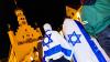 Vor dem Rathaus in Kempten wird an die Opfer des 7. Oktober 2023 in Israel erinnert.