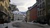 Auch in Vorarlberg gilt aktuell ein strenger Corona-Lockdown. Entsprechend menschenleer ist die verschneite Innenstadt von Feldkirch.