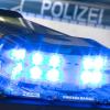 Bei einem Polizeieinsatz in Ulm ist ein Mann gestorben. Er sei fixiert worden und kollabierte dann. 