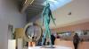 Im Foyer des Museums für zeitgenössische Kunst in Ottobeuren stehen Skulpturen von Horst Wendland.