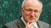 Der Präsident des Deutschen Kinderschutzbundes Heinz Hilgers fordert, dass die über 12-Jährigen bis zum Ende der Sommerferien geimpft werden könnten, damit danach wieder normalerer Unterricht stattfinden könne.