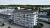Die Studierenden an der Finanzhochschule wohnen derzeit an mehreren Standorten im Kaufbeurer Stadtgebiet, unter anderem in diesem Gebäude der Sparkasse in Neugablonz.