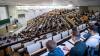 11.10.2021, Bremen: Studentinnen und Studenten sitzen im großen Hörsaal der Universität Bremen. (zu dpa «Von der «roten Kaderschmiede» zur Klimaforschung - Uni Bremen wird 50») Foto: Sina Schuldt/dpa +++ dpa-Bildfunk +++