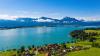 Der Forggensee fügt sich heute wunderschön in die Ostallgäuer Landschaft ein. Aber er ist ein künstlich angelegtes Gewässer und für den Lech, aus dessen Wasser er aufgestaut wird, ein Problem. Denn er verhindert als erster von weiteren Stauseen, dass der Fluss genug Kies, Sand und Erde mitführen kann, um im weiteren Verlauf ökologisch stabil zu sein.