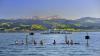 Die Zahl der Stand-Up Paddle-Boards auf dem Bodensee nimmt seit Jahren zu. Manche machen auch Yogaübungen auf dem Wasser.