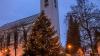 Dieser Christbaum in Oberstdorf kostet 24.850 Euro – mit Transport und Aufstellen.