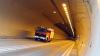 Ein 80-Jähriger ist bei einem Verkehrsunfall im Roppener Tunnel auf der A12 bei Karrösten (Tirol) verletzt worden - wie sehr, ist noch unklar.