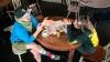 Diskutieren ist Teil der Gesellschaft und findet nahezu überall statt – wie auf unserem Bild in einem Café. Schon kleine Kinder müssen lernen, mit ihren Eltern zu diskutieren, um ihr Ziel zu erreichen. Die Sozialen Medien haben unsere Diskussionskultur allerdings zunehmend verändert.