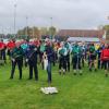 Helle Vorfreude an einem trüben Tag: Der Start zur Tour-Etappe in Burtenbach.