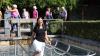 Christina Haubrich, Präsidentin des Kneipp-Bundes, hört sich bei ihrem Besuch im Engelhaldepark die Zukunftssorgen des Kneipp-Vereins Kempten an.