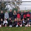 Ein Teil der an der Aktion teilnehmenden Mädchen mit ihren Trainerinnen auf dem Sportplatz des SV Obergessertshausen. 