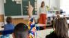 Laut PISA-Studie haben sich Schülerinnen und Schüler in Deutschland zum Beispiel im Bereich Lesekompetenz und im Fach Mathematik verschlechtert.