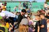 Alle Hände voll zu tun hatte Kevin Volland. Autogramme des Bundesligaprofis aus Thalhofen waren begehrt.