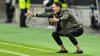 Eintracht Frankfurts Trainer Dino Toppmöller konnte mit der Leistung seines Teams nicht zufrieden sein. Eintracht Frankfurts Trainer Dino Toppmöller konnte mit der Leistung seines Teams nicht zufrieden sein.