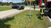 Über die Böschung gefahren und mit dem Unterboden am Rad- und Fußweg aufgesessen ist ein Autofahrer im Kaufbeurer Gewerbepark.