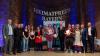 Eine große Delegation der Kulturwerkstatt Kaufbeuren erhielt in der Allerheiligen-Hofkirche in München aus den Händen von Finanz- und Heimatminister Albert Füracker (Sechster von rechts) den Heimatpreis Bayern. Dazu gratulierte auch politische Prominenz aus dem Allgäu