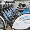 In Augsburg hatten die Stadtwerke seit 2011 an Verleihstationen Fahrräder zum Mieten angeboten. Ende 2023 wurde das Angebot eingestellt, nun soll das neu konzipierte Bikesharing mit mehr Leihstationen und mehr Zweirädern die Menschen zum Umstieg aufs Rad bringen. 