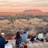 Lieber aus der Ferne als vom Gipfel: Heute können Touristen den Uluru von einer Plattform aus bestaunen.