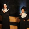 Erinnerten nicht nur optisch an den Film „Sister Act“: Melina Schmoll, Mom Bee alias Sylvia Beyerle und Janina Maria Schmaus (von links). Das Publikum sang bei „I will follow him“ lauthals mit. 