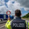 Bundesinnenministerin Nancy Faeser begründete die Anordnung stationärer Kontrollen an allen Landgrenzen ab Mitte September mit irregulärer Migration sowie dem Schutz vor islamistischen Terroristen und grenzüberschreitender Kriminalität. (Archivbild)