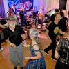 Bei der Musiknacht in Zusmsarshausen spielte die Band „Shakin‘ up“ im Let's Dance Tanzstudio.