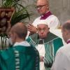 Papst Franziskus in der Festmesse zum Abschluss der Weltsynode in Rom.