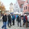 Rund 70 Händlerinnen und Händler boten beim Simon- und Judäimarkt in Aichach ihre Waren an. Viele Besucher kamen in die Innenstadt und bummelten auch durch die geöffneten Geschäfte.