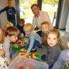 Ob Puzzle oder Lego: „Der Matthias kann alles!“, sagen die Kinder über den ersten männlichen Erzieher in Schmiechen.