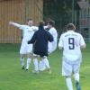 Einen wichtigen Sieg im Kampf gegen den Abstieg feierte die SG Münster/Holzheim gegen den TSV Rain II. Links: Doppeltorschütze und Spielertrainer Bernhard Schuster.