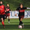 Jan Dupal (rechts) und der TSV Dasing setzten sich gegen Michael Gutierrez und den FC Gundelsdorf durch.