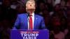 Der republikanische US-Präsidentschaftskandidat und ehemalige US-Präsident Donald Trump schaut nach oben bei einer Wahlkampfveranstaltung im Madison Square Garden in New York.