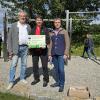 Detlef Däke (Leader), Richard Richter (Vorstand TSV Eresing) und Bürgermeister Michael Klotz bei der Einweihung der Calisthenics-Anlage.